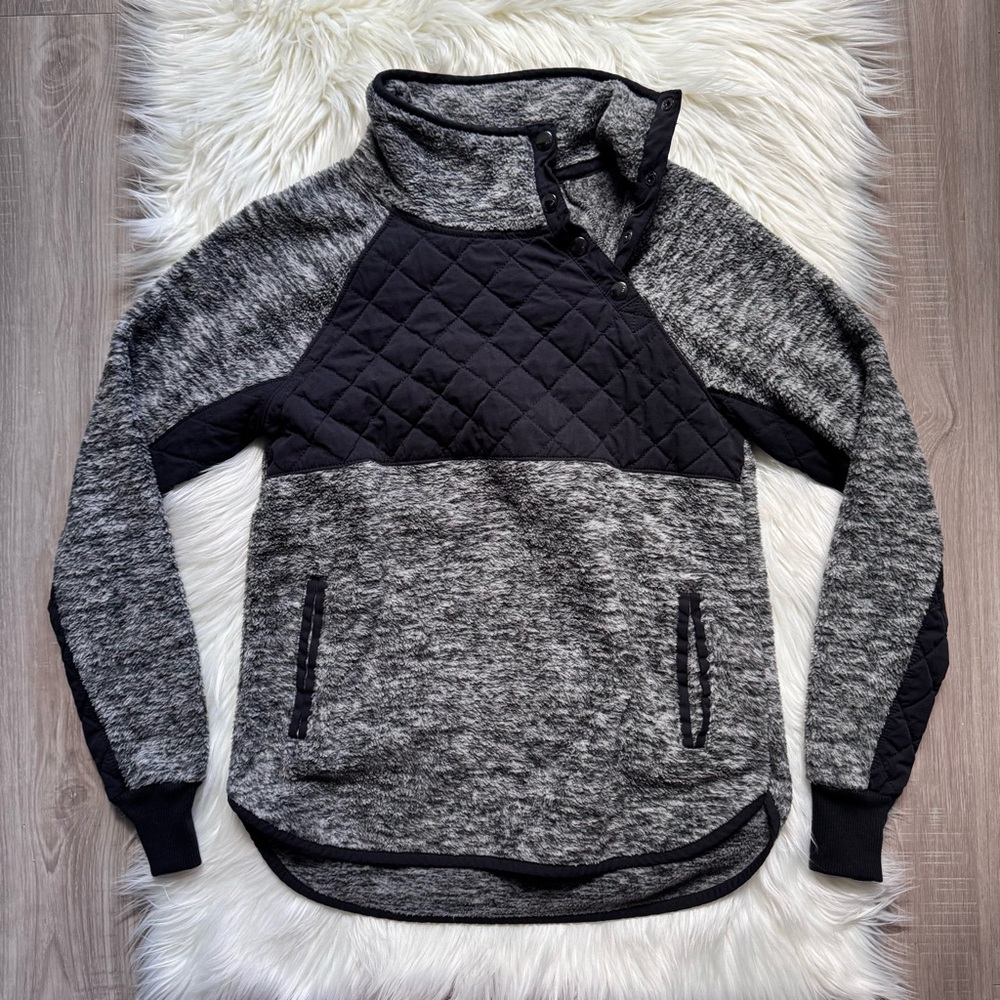 Abercrombie & Fitch asymmetrical snap up fleece pullover